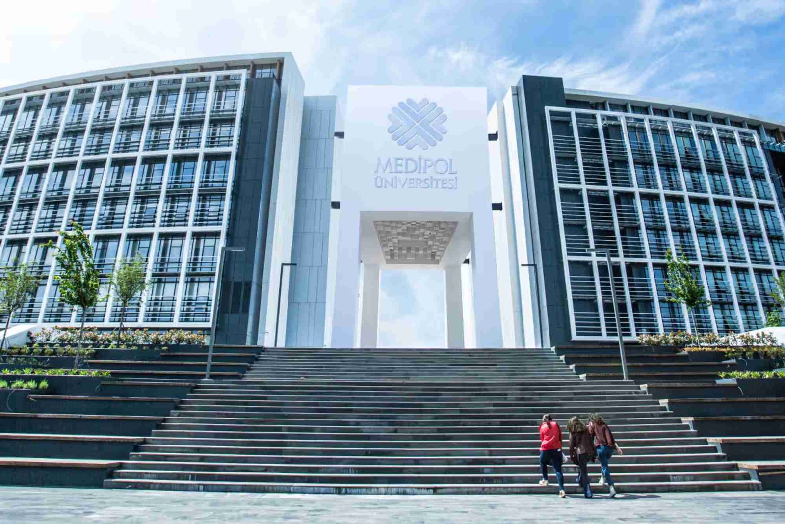 مواعيد التقديم والقبول في جامعة ميديبول